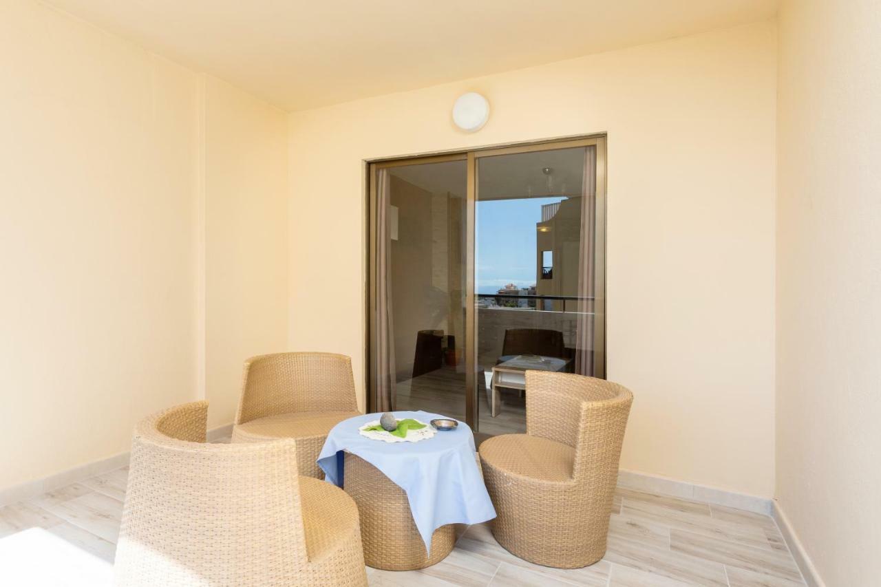 Tropic Apartments En Castle Harbour Los Cristianos  Buitenkant foto